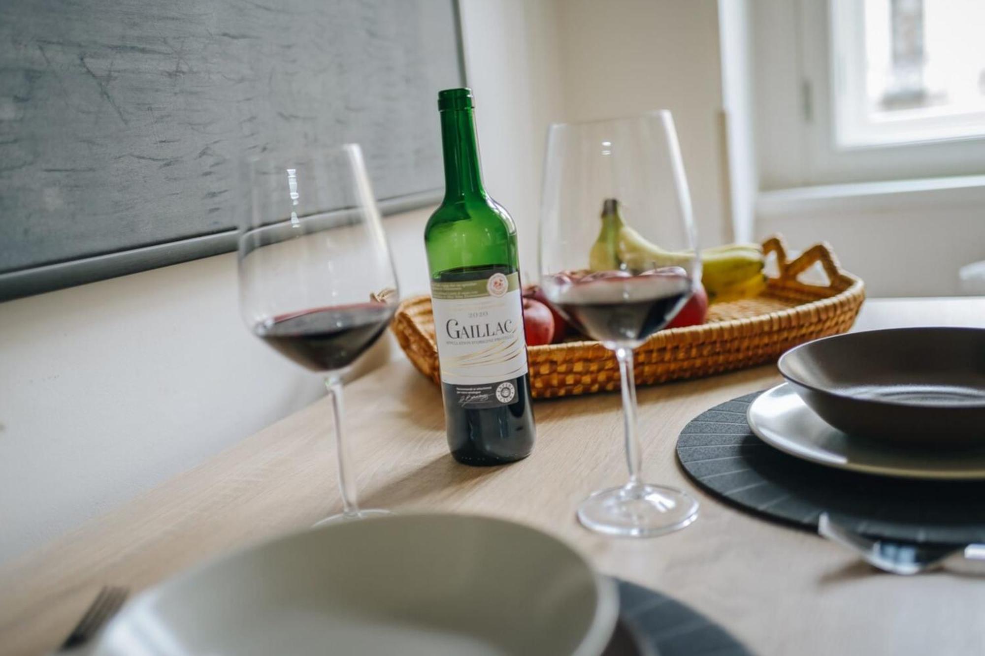 Cozy & Comfortable Apt Walking Anywhere You Want Sen Praha Bagian luar foto