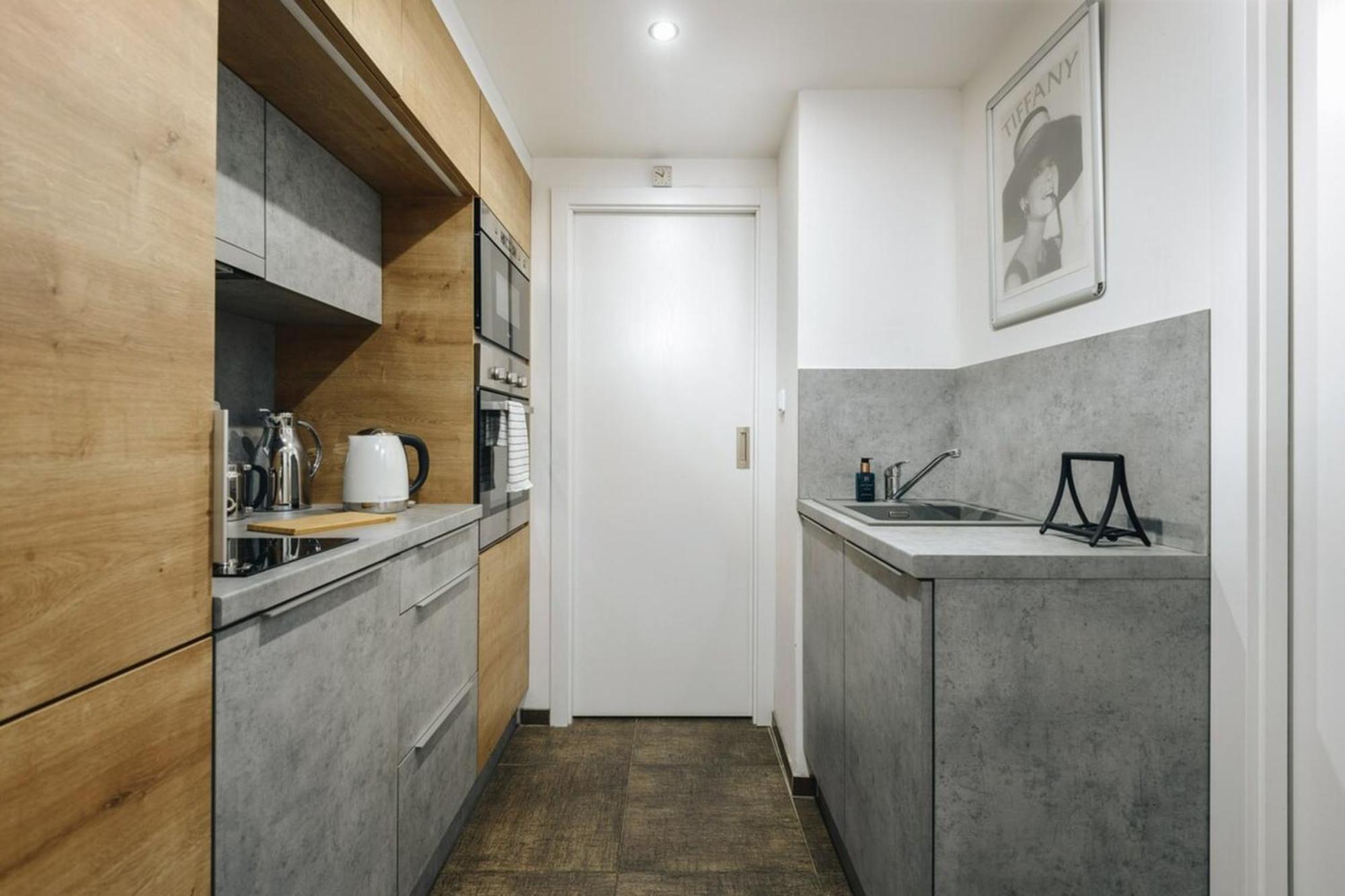 Cozy & Comfortable Apt Walking Anywhere You Want Sen Praha Bagian luar foto