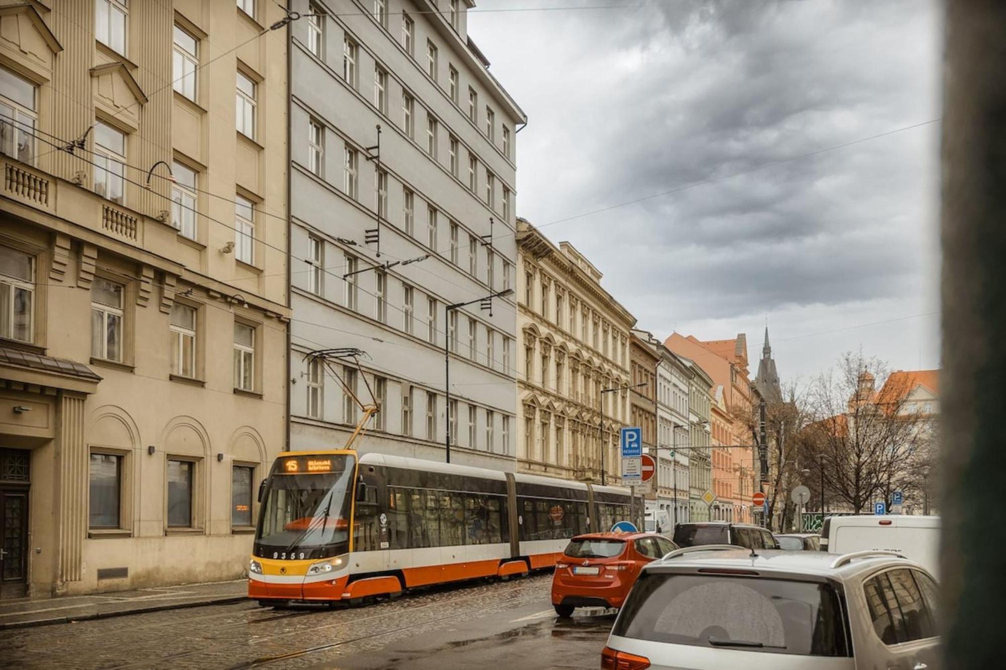 Cozy & Comfortable Apt Walking Anywhere You Want Sen Praha Bagian luar foto